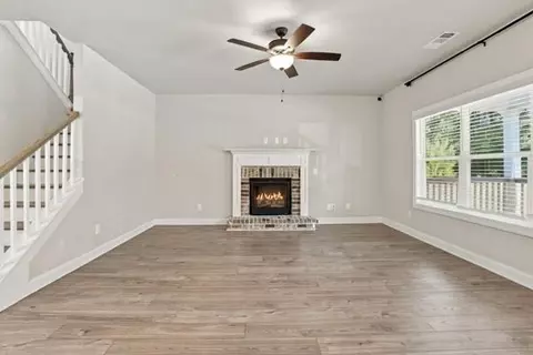Living - 45 Somerset Way, Bethlehem, GA 30620 photo 2 of 2