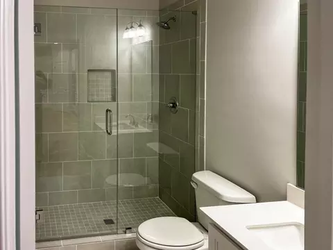 Bath - 1270 Bartlett Trce, Suwanee, GA 30024 photo 1 of 6