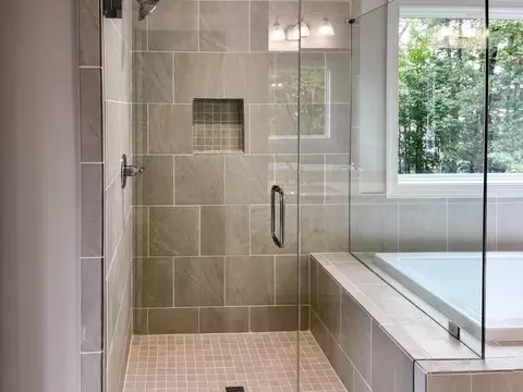 Bath - 1270 Bartlett Trce, Suwanee, GA 30024 photo 6 of 6