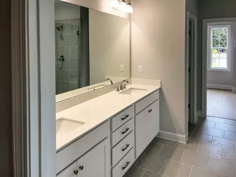 Bath - 1270 Bartlett Trce, Suwanee, GA 30024 photo 5 of 6