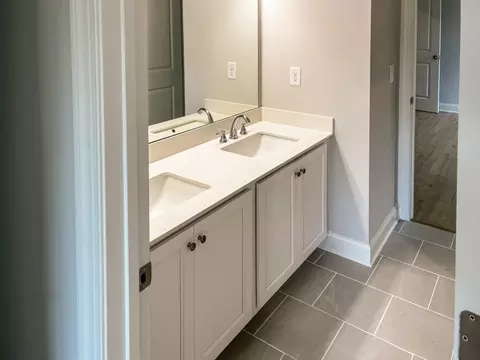 Bath - 1270 Bartlett Trce, Suwanee, GA 30024 photo 2 of 6