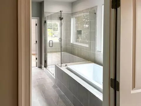 Bath - 1270 Bartlett Trce, Suwanee, GA 30024 photo 4 of 6