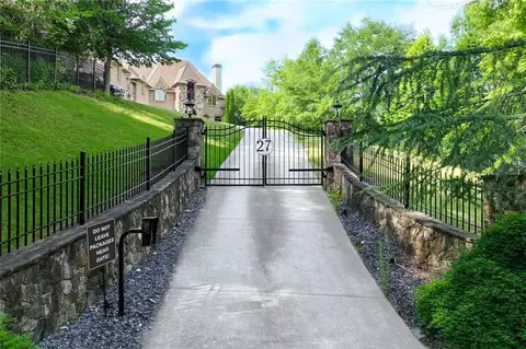 453 Londonberry Rd NW, Atlanta, GA 30327