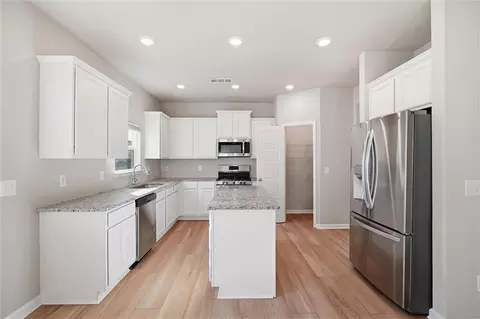 Kitchen - 517 Edgemore Rd, Canton, GA 30114 photo 2 of 5