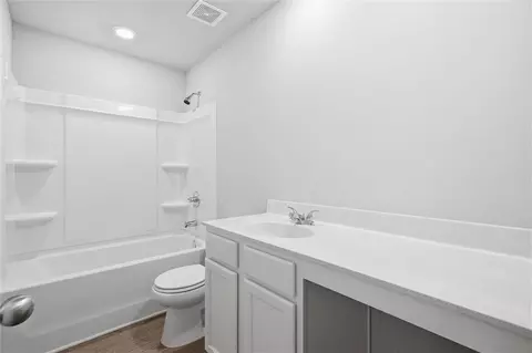 Bath - 517 Edgemore Rd, Canton, GA 30114 photo 1 of 4