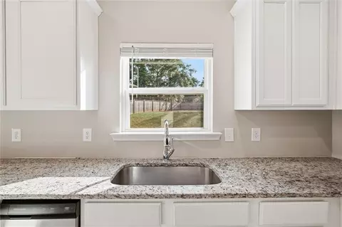 Kitchen - 517 Edgemore Rd, Canton, GA 30114 photo 4 of 5