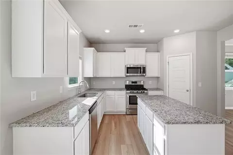 Kitchen - 517 Edgemore Rd, Canton, GA 30114 photo 3 of 5