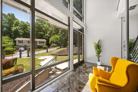 643 Larchmont Cir NW, Atlanta, GA 30318