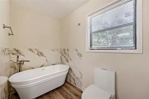 Bath - 972 Tyrell Dr, Austell, GA 30106 photo 3 of 5
