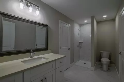 Bath - 1020 Riverbend Rd, Commerce, GA 30530 photo 5 of 6