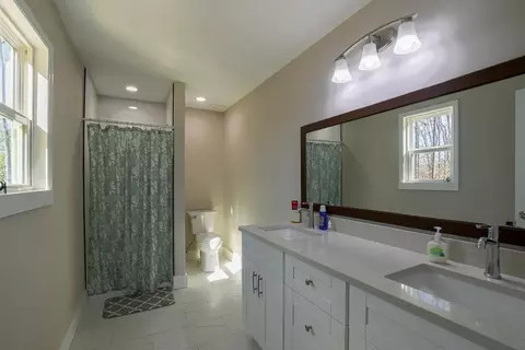 Bath - 1020 Riverbend Rd, Commerce, GA 30530 photo 3 of 6