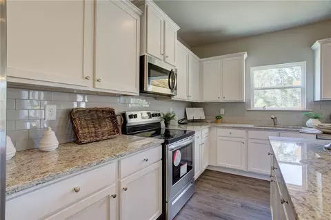 Kitchen - 15 Ruby Robin Rd, Jefferson, GA 30549 photo 3 of 3