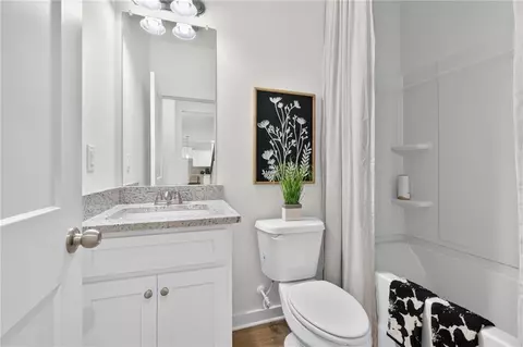 Bath - 49 Ruby Robin Rd, Jefferson, GA 30549 photo 2 of 2
