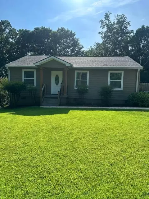 107 Dogwood Dr, Marietta, GA 30068