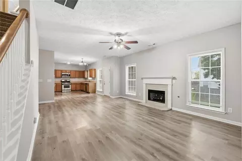 Living - 751 Mesa Rd, Mcdonough, GA 30253 photo 5 of 9