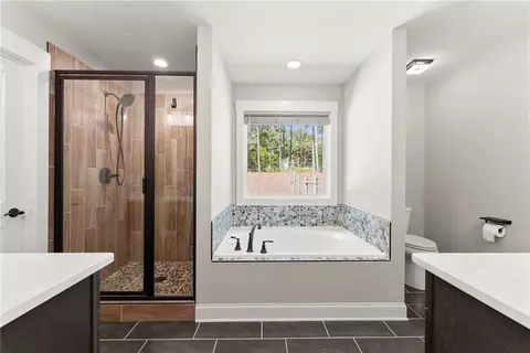 Bath - 631 Edmondson Rd, Monroe, GA 30656 photo 1 of 3