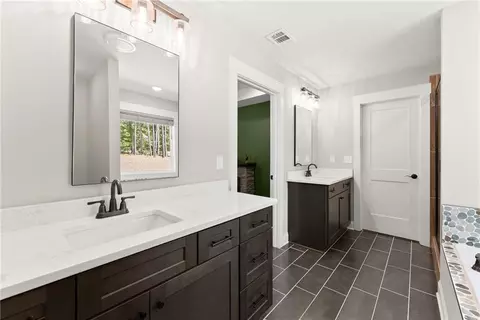 Bath - 631 Edmondson Rd, Monroe, GA 30656 photo 2 of 3