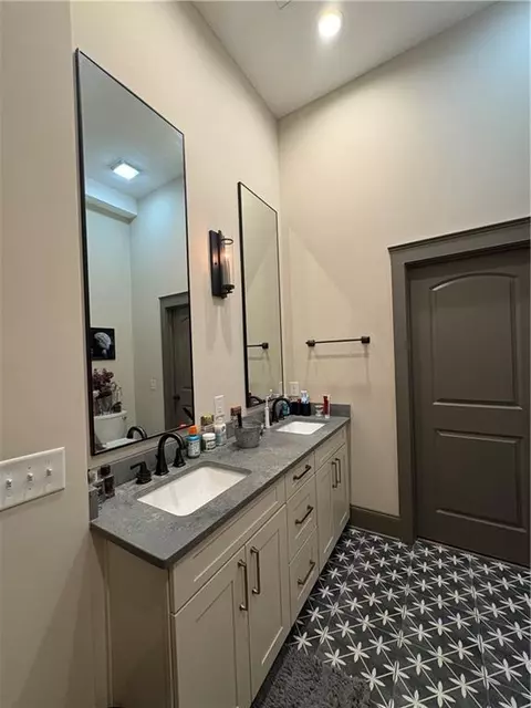 Bath - 1 E 3rd Ave #402, Rome, GA 30161 photo 2 of 2