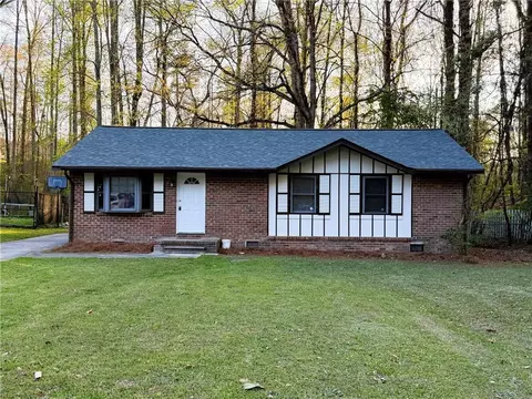 1345 Labelle St, Jonesboro, GA 30238