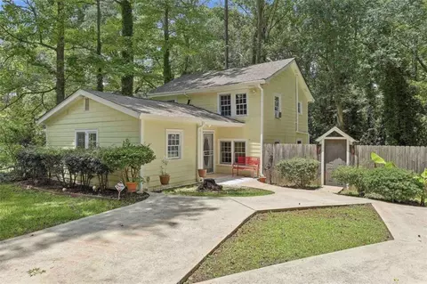 184 Fairview Dr, Fairburn, GA 30213