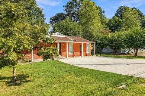 Exterior - 3153 Shallowford Rd NE, Chamblee, GA 30341 photo 4 of 14