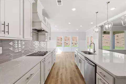 Kitchen - 2013 Seclusion Trl, Monroe, GA 30656 photo 4 of 7