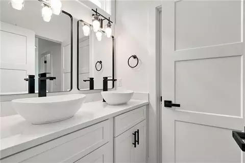 Bath - 66 Meadow Brook Rdg, Jasper, GA 30143 photo 6 of 8
