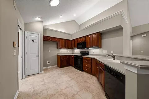 Kitchen - 2983 Oakside Cir, Milton, GA 30004 photo 4 of 4