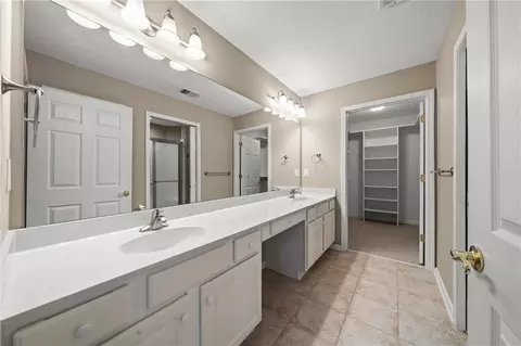 Bath - 2983 Oakside Cir, Milton, GA 30004 photo 1 of 2