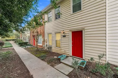220 Chads Ford Way, Roswell, GA 30076