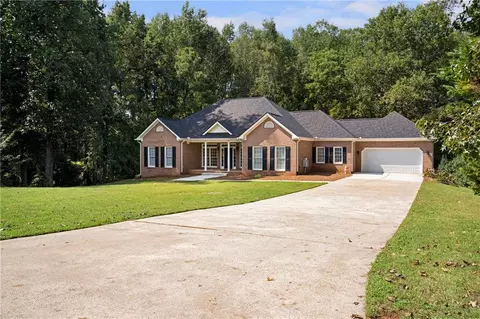 759 Stoneview Dr, Hoschton, GA 30548