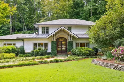544 Hollydale Ct NW, Atlanta, GA 30342