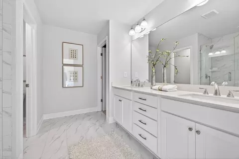 Bath - 1142 Bartlett Trce, Suwanee, GA 30024 photo 3 of 3