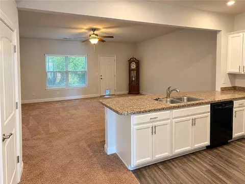 5358 Creekview Ln, Morrow, GA 30260 photo 3
