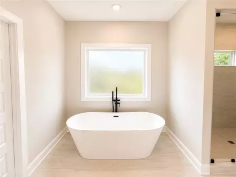Bath - 70 Hidden Trl, Pendergrass, GA 30567 photo 6 of 9