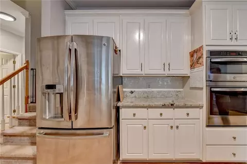 Kitchen - 740 Bentgrass Ct, Dacula, GA 30019 photo 6 of 9