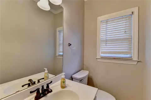 Bath - 740 Bentgrass Ct, Dacula, GA 30019 photo 6 of 10