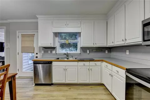 Kitchen - 740 Bentgrass Ct, Dacula, GA 30019 photo 9 of 9