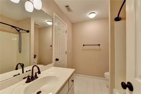 Bath - 740 Bentgrass Ct, Dacula, GA 30019 photo 7 of 10