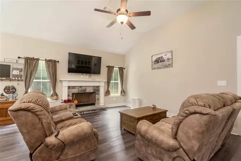 Living - 212 Live Oak Ln, Comer, GA 30629 photo 1 of 1