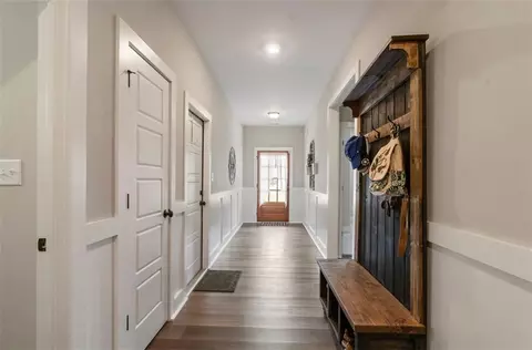 Entry Way - 212 Live Oak Ln, Comer, GA 30629 photo 5 of 5