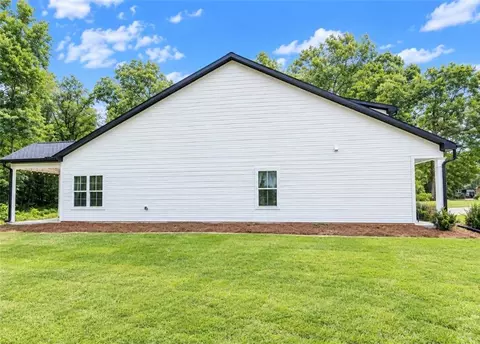 Exterior - 212 Live Oak Ln, Comer, GA 30629 photo 3 of 3