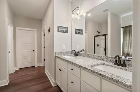 Entry Way - 212 Live Oak Ln, Comer, GA 30629 photo 3 of 5