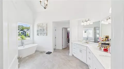 Bath - 4604 Mossey Dr, Stonecrest, GA 30038 photo 6 of 11