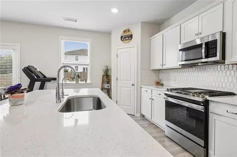 Kitchen - 865 Lakeshore Dr, Winder, GA 30680 photo 7 of 7