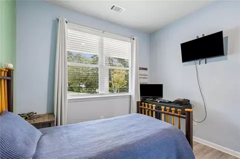 Bedroom - 865 Lakeshore Dr, Winder, GA 30680 photo 12 of 13