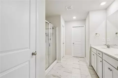 Entry Way - 865 Lakeshore Dr, Winder, GA 30680 photo 8 of 10