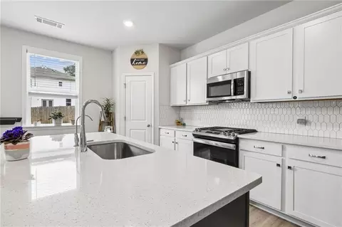 Kitchen - 865 Lakeshore Dr, Winder, GA 30680 photo 2 of 7