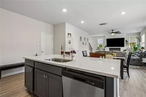 Kitchen - 865 Lakeshore Dr, Winder, GA 30680 photo 6 of 7