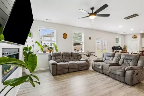Living - 865 Lakeshore Dr, Winder, GA 30680 photo 1 of 4